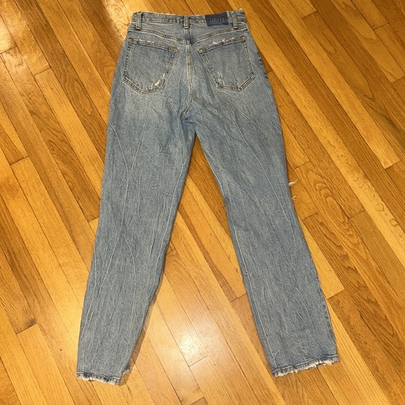 Curve Love size 27/4R
The 90s Straight Ultra High Rise
Abercrombie and Fitch - Picture 3 of 3